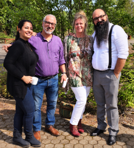 Heike Trenck im Kreis von Majid Drums Heike Trenck mit Mohsen Taherzadeh, Maryam Hatef und Majid von Majid Drums